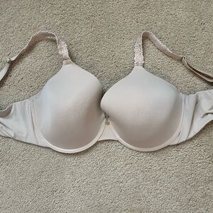 Like new Natori bra size 36DD nude
